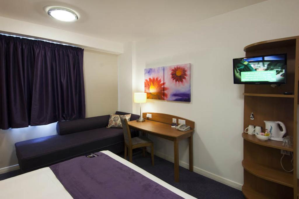 Premier Inn Birmingham City - Aston Room photo