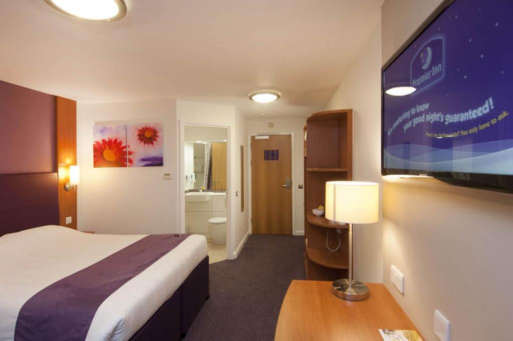 Premier Inn Birmingham City - Aston Exterior photo