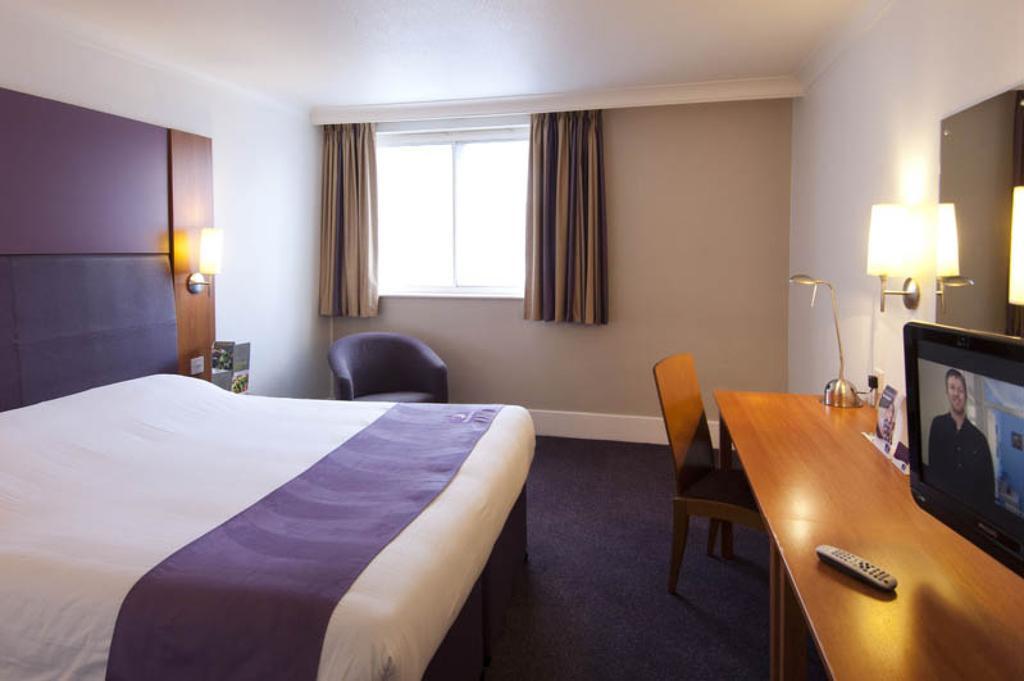 Premier Inn Birmingham City - Aston Room photo